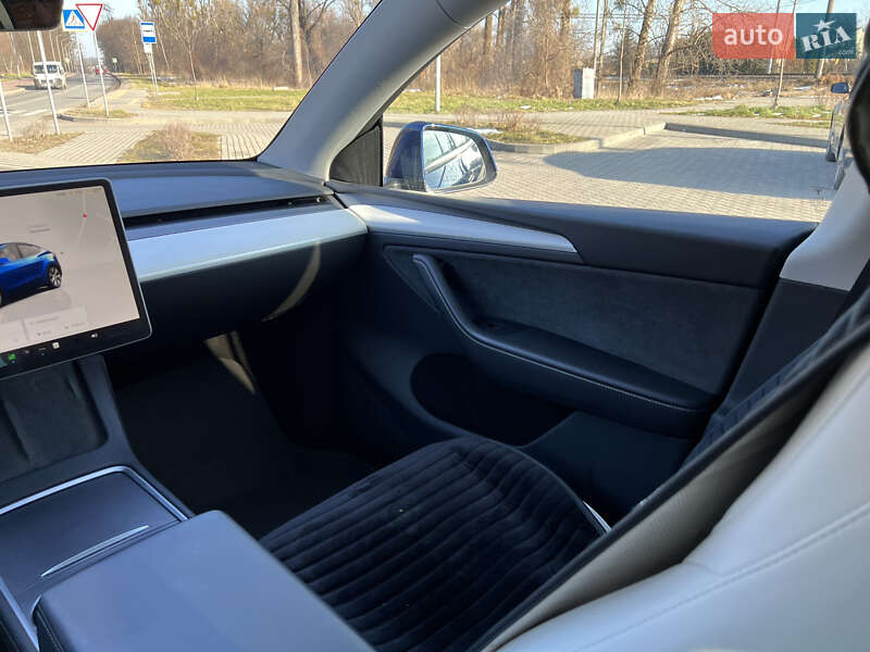 Внедорожник / Кроссовер Tesla Model Y 2023 в Львове