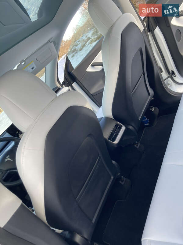 Позашляховик / Кросовер Tesla Model Y 2020 в Тернополі