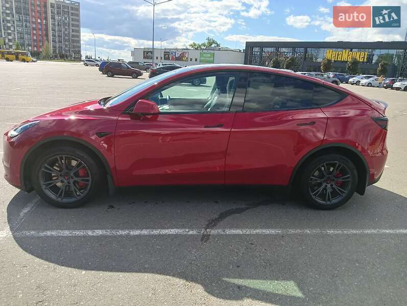 Внедорожник / Кроссовер Tesla Model Y 2021 в Киеве