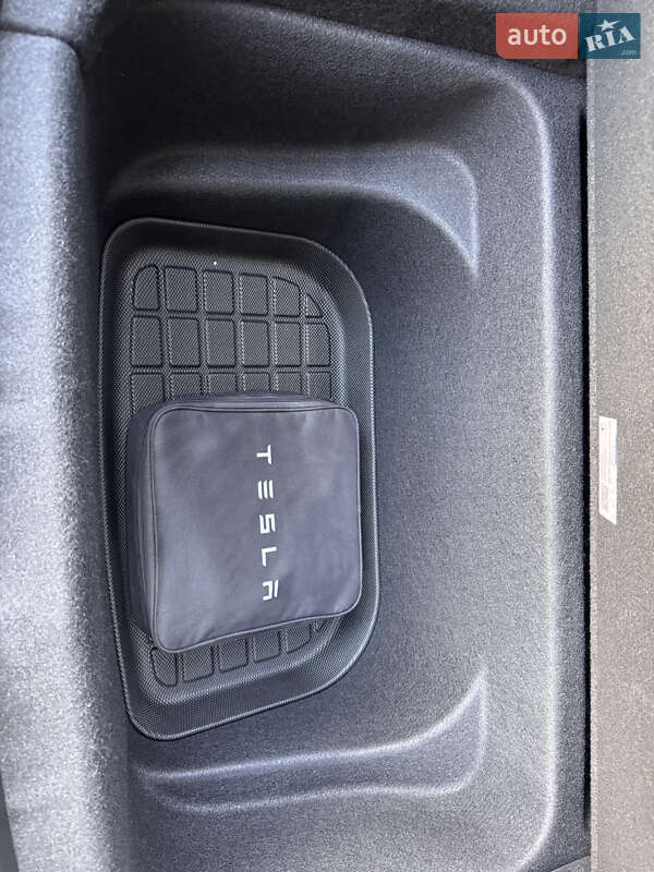 Позашляховик / Кросовер Tesla Model Y 2024 в Львові