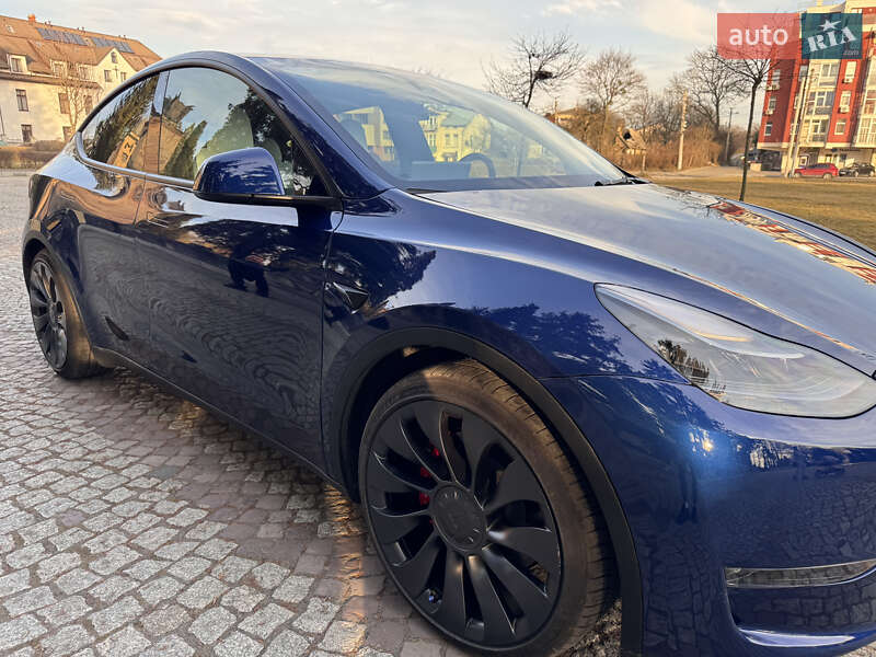 Позашляховик / Кросовер Tesla Model Y 2024 в Львові фото 8 Позашляховик / Кросовер Tesla Model Y 2024 в Львові