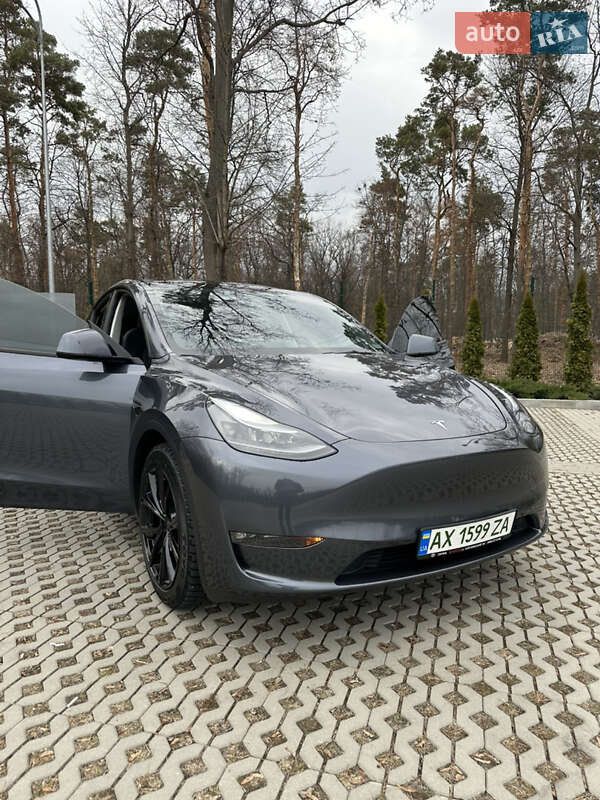 Позашляховик / Кросовер Tesla Model Y 2023 в 
