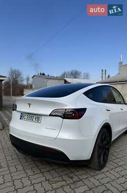 Позашляховик / Кросовер Tesla Model Y 2023 в 