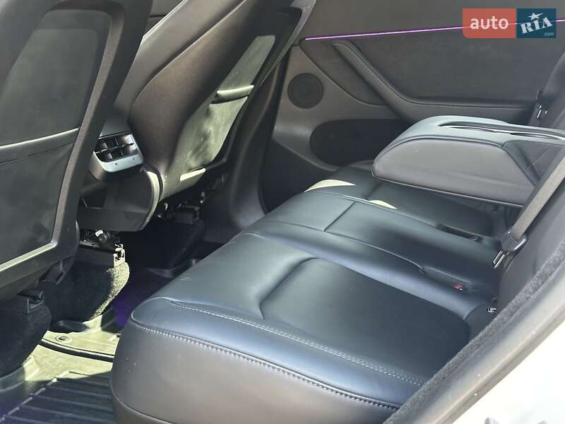Внедорожник / Кроссовер Tesla Model Y 2022 в Киеве