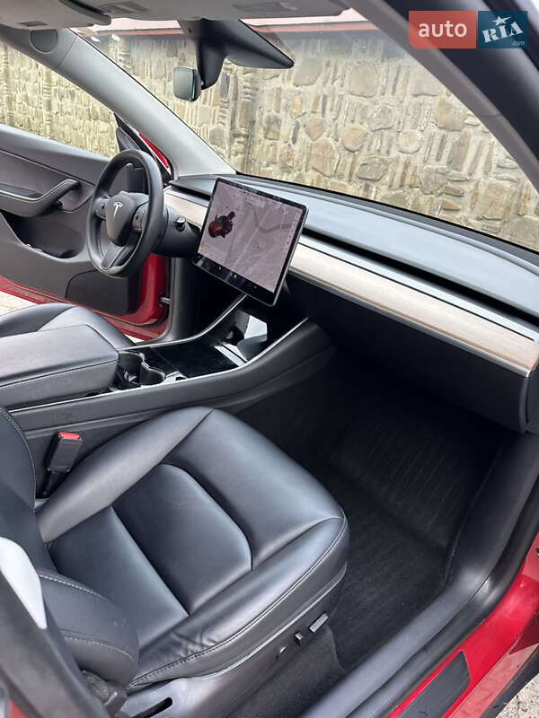Позашляховик / Кросовер Tesla Model Y 2020 в Чернівцях