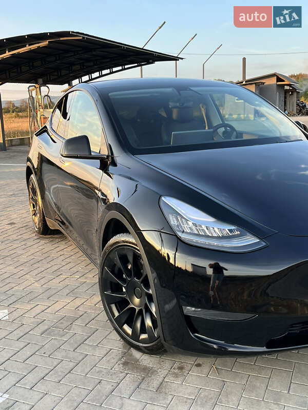 Позашляховик / Кросовер Tesla Model Y 2020 в Буштино