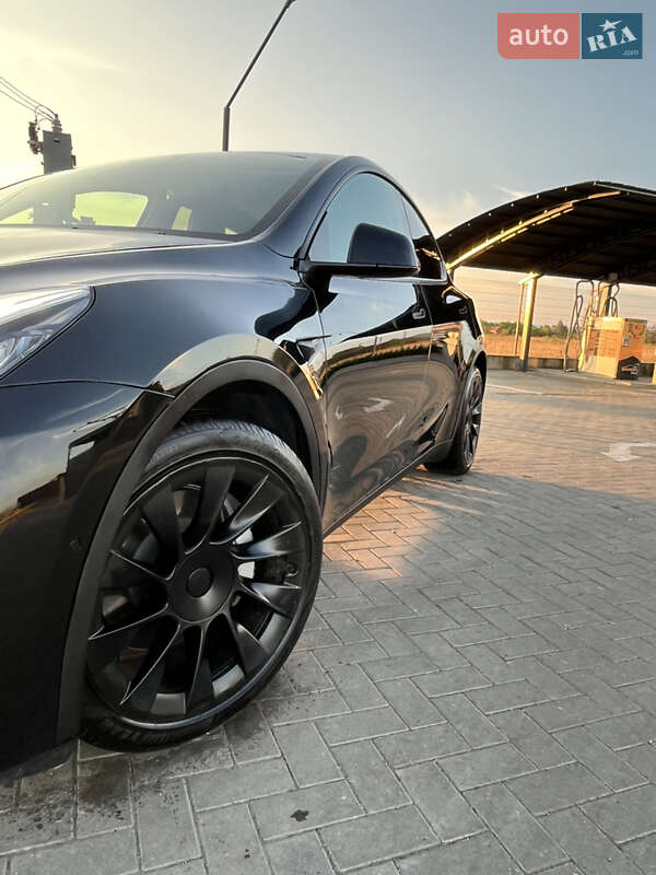 Позашляховик / Кросовер Tesla Model Y 2020 в Буштино