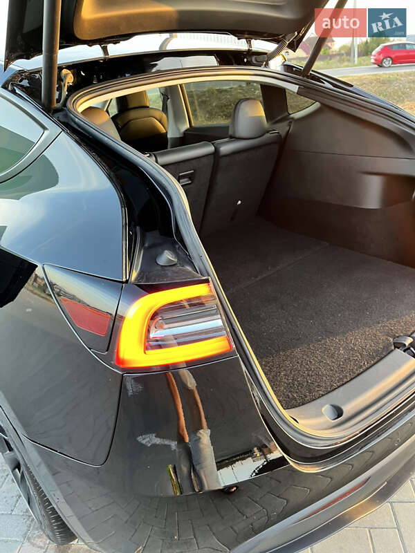 Позашляховик / Кросовер Tesla Model Y 2020 в Буштино