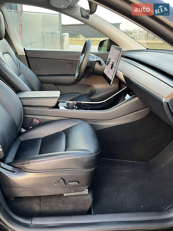 Позашляховик / Кросовер Tesla Model Y 2020 в Буштино
