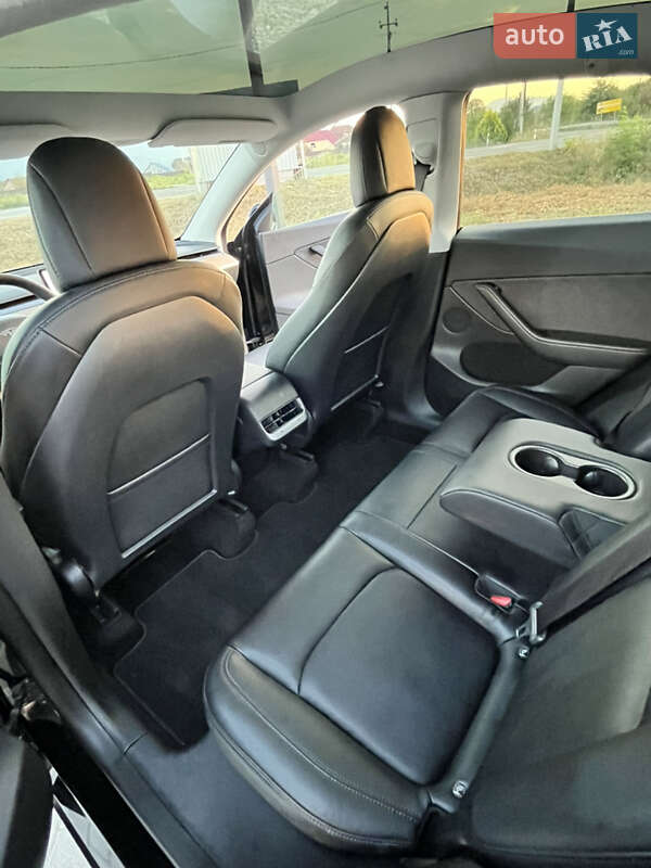 Позашляховик / Кросовер Tesla Model Y 2020 в Буштино