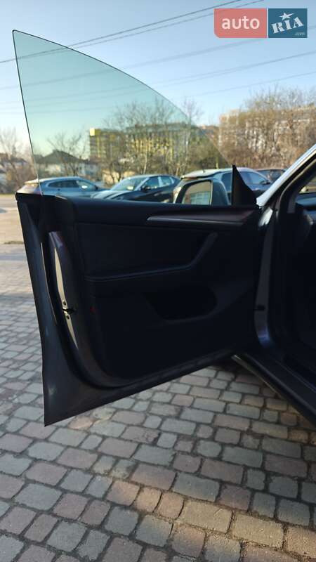 Позашляховик / Кросовер Tesla Model Y 2023 в Львові