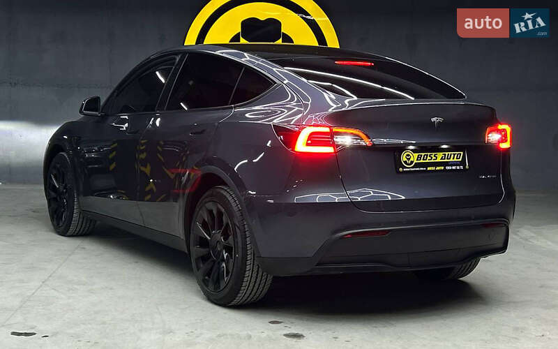 Позашляховик / Кросовер Tesla Model Y 2021 в Чернівцях