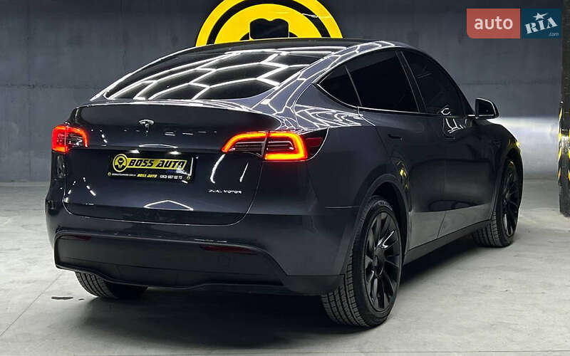 Позашляховик / Кросовер Tesla Model Y 2021 в Чернівцях
