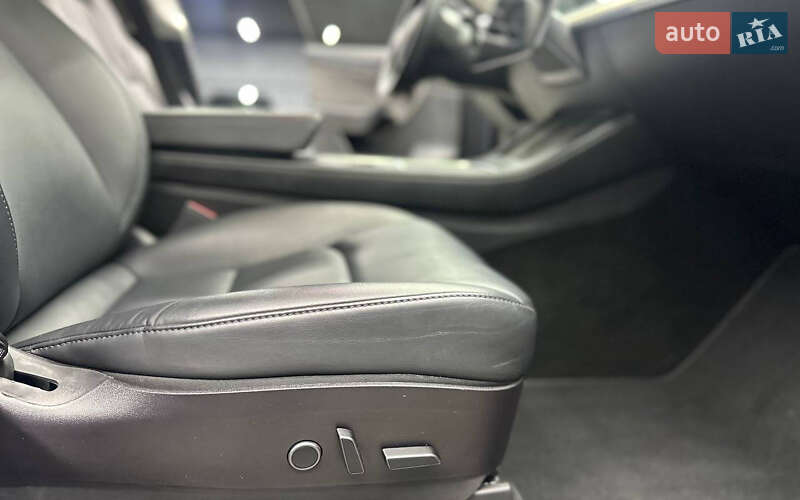 Позашляховик / Кросовер Tesla Model Y 2021 в Чернівцях