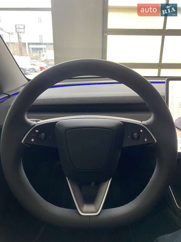 Позашляховик / Кросовер Tesla Model Y 2025 в Києві
