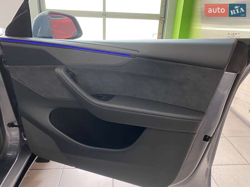 Позашляховик / Кросовер Tesla Model Y 2025 в Києві