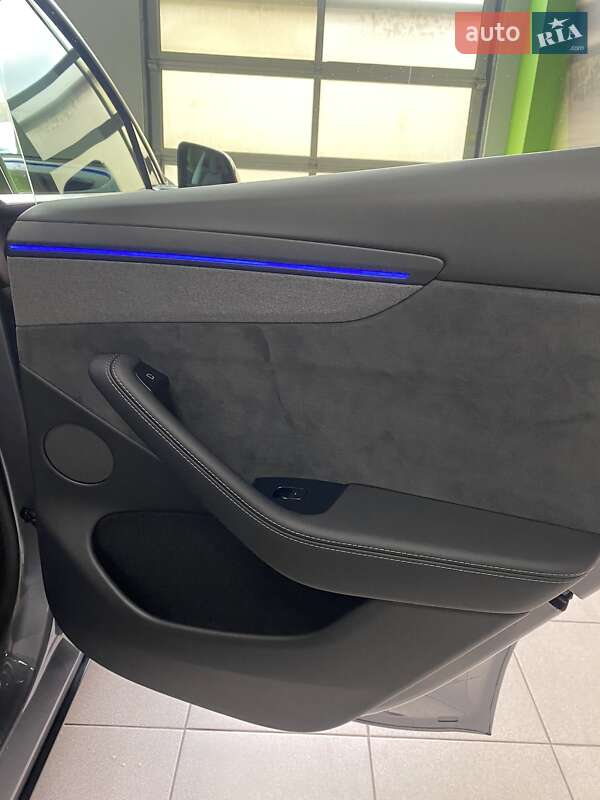 Позашляховик / Кросовер Tesla Model Y 2025 в Києві