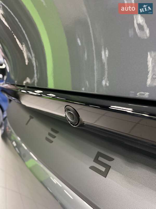 Позашляховик / Кросовер Tesla Model Y 2025 в Києві