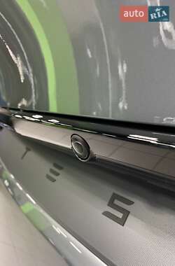 Внедорожник / Кроссовер Tesla Model Y 2025 в 