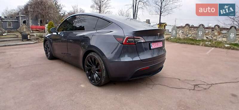 Позашляховик / Кросовер Tesla Model Y 2022 в Івано-Франківську