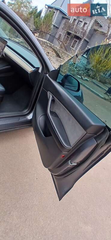 Позашляховик / Кросовер Tesla Model Y 2022 в Івано-Франківську