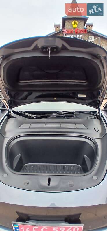 Внедорожник / Кроссовер Tesla Model Y 2022 в Ивано-Франковске