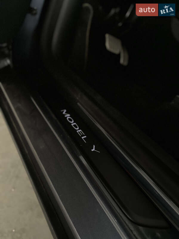 Внедорожник / Кроссовер Tesla Model Y 2022 в Ровно
