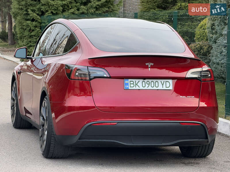 Внедорожник / Кроссовер Tesla Model Y 2024 в Ровно