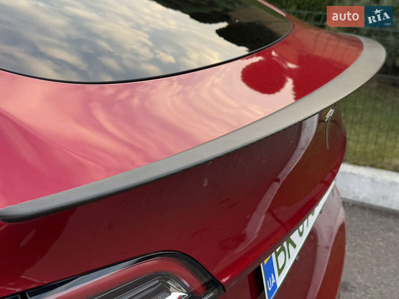 Внедорожник / Кроссовер Tesla Model Y 2024 в Ровно