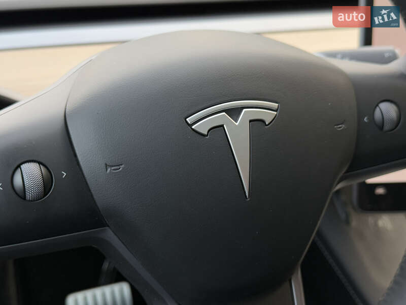 Внедорожник / Кроссовер Tesla Model Y 2024 в Ровно