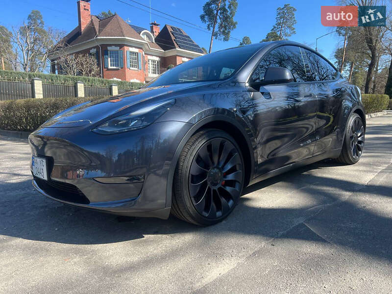 Tesla Model Y 2024