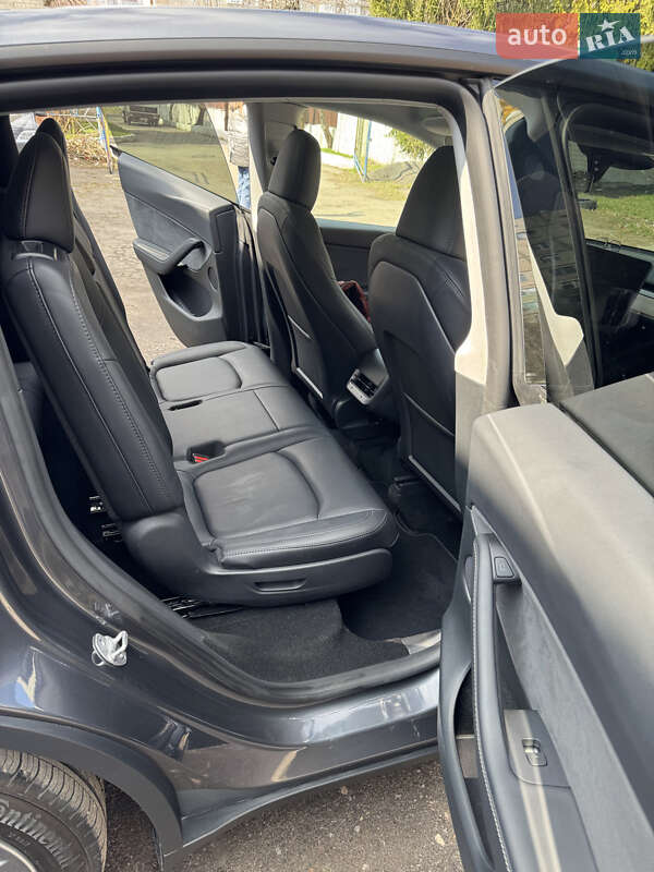 Внедорожник / Кроссовер Tesla Model Y 2023 в Ровно