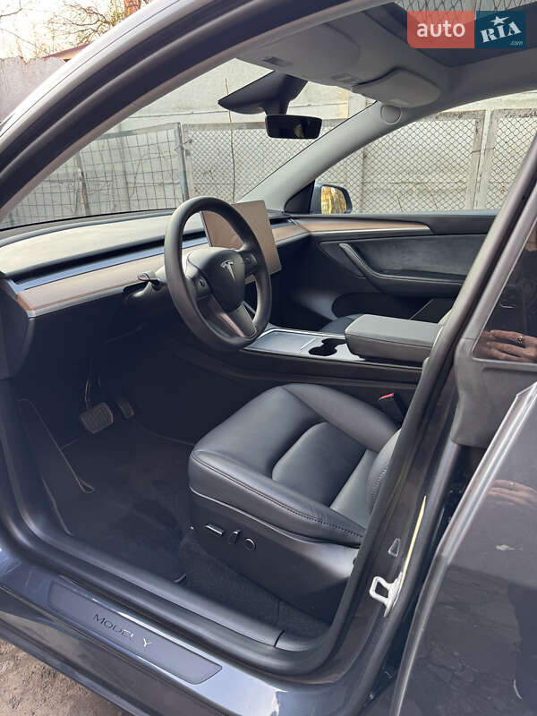 Внедорожник / Кроссовер Tesla Model Y 2023 в Ровно