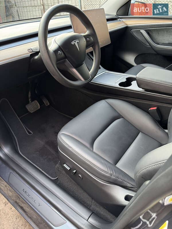 Внедорожник / Кроссовер Tesla Model Y 2023 в Ровно