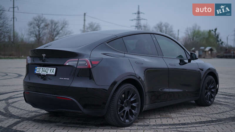 Позашляховик / Кросовер Tesla Model Y 2022 в Чернівцях