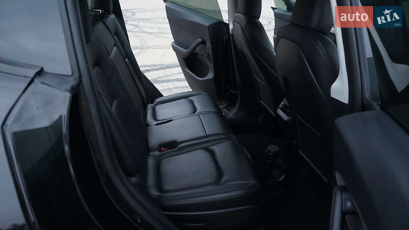 Позашляховик / Кросовер Tesla Model Y 2022 в Чернівцях