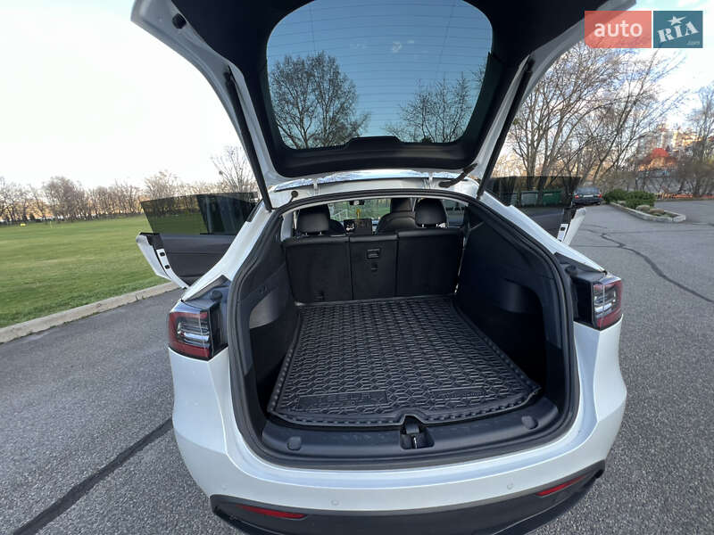Внедорожник / Кроссовер Tesla Model Y 2020 в Киеве