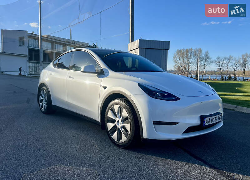 Внедорожник / Кроссовер Tesla Model Y 2020 в Киеве