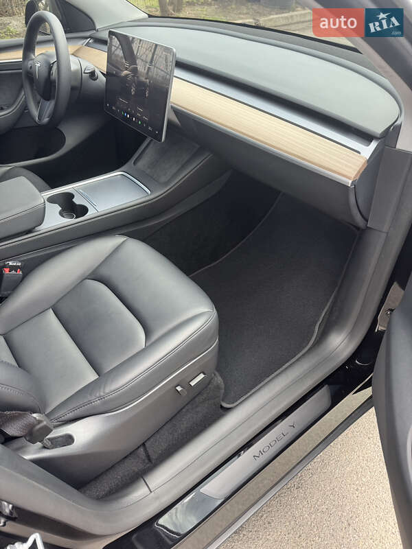 Внедорожник / Кроссовер Tesla Model Y 2023 в Киеве