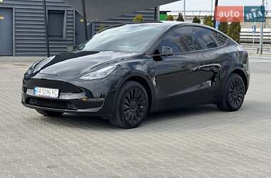 Позашляховик / Кросовер Tesla Model Y 2024 в 