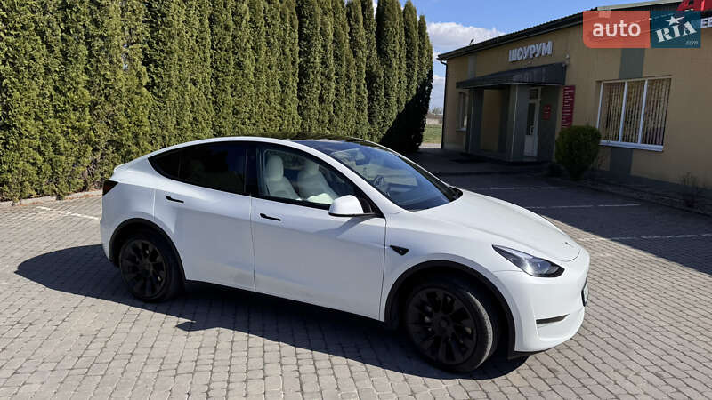 Позашляховик / Кросовер Tesla Model Y 2024 в 