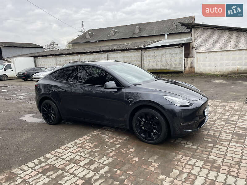 Позашляховик / Кросовер Tesla Model Y 2024 в Івано-Франківську