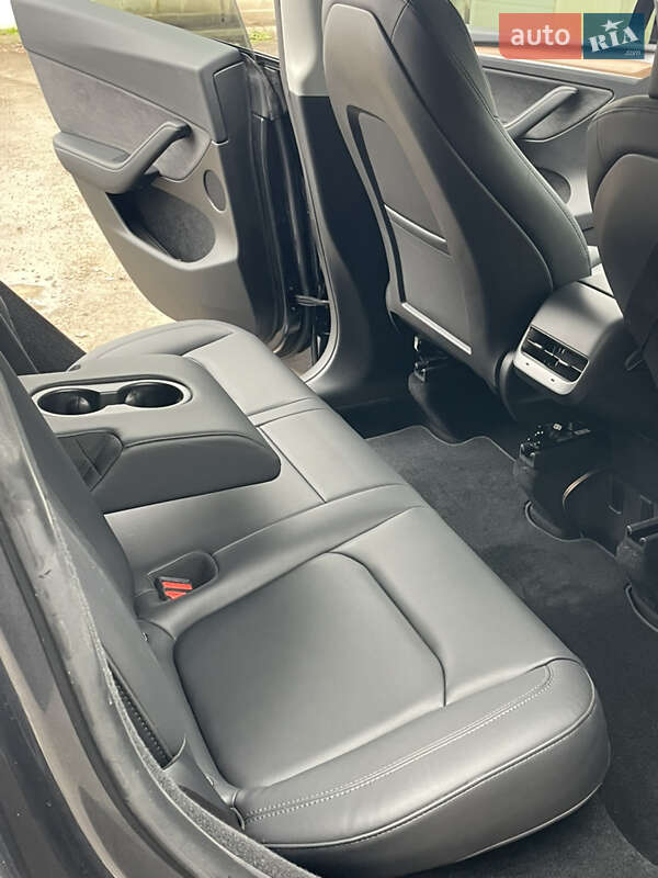 Позашляховик / Кросовер Tesla Model Y 2024 в Івано-Франківську