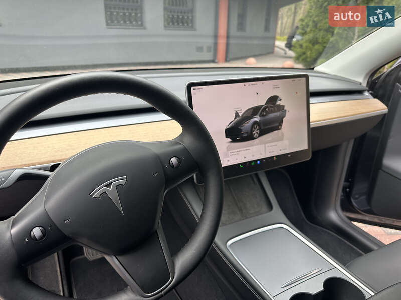 Внедорожник / Кроссовер Tesla Model Y 2024 в Киеве