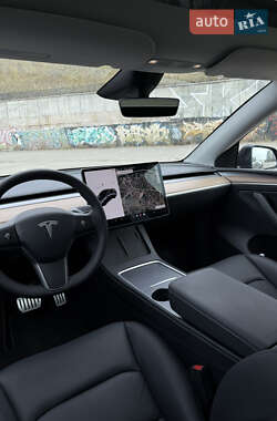 Внедорожник / Кроссовер Tesla Model Y 2024 в 