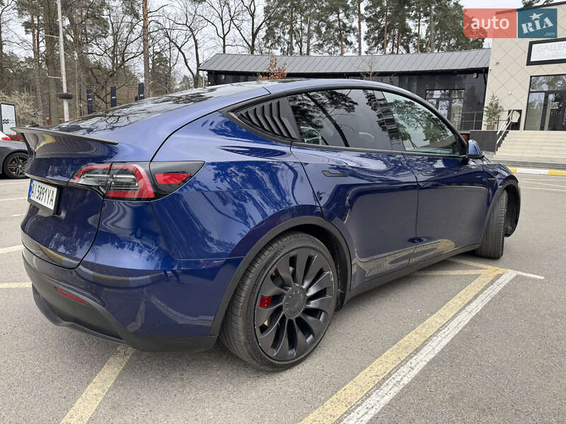 Внедорожник / Кроссовер Tesla Model Y 2023 в Киеве