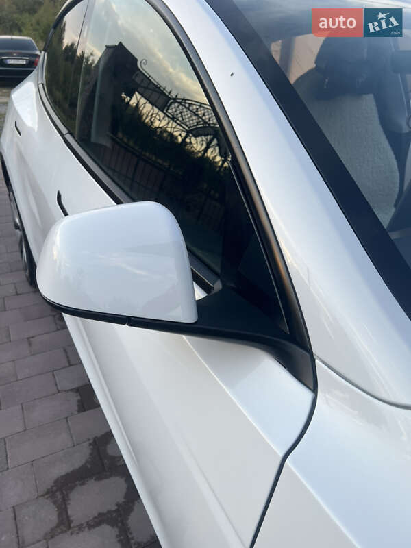 Внедорожник / Кроссовер Tesla Model Y 2023 в Ивано-Франковске