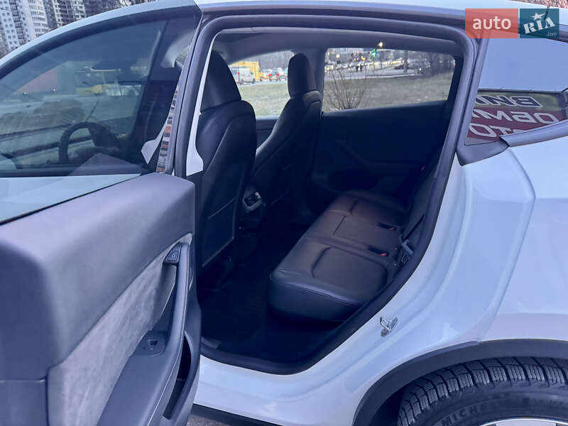 Позашляховик / Кросовер Tesla Model Y 2022 в Києві