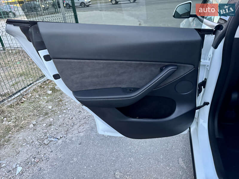Позашляховик / Кросовер Tesla Model Y 2022 в Києві