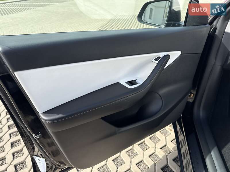 Внедорожник / Кроссовер Tesla Model Y 2022 в Луцке